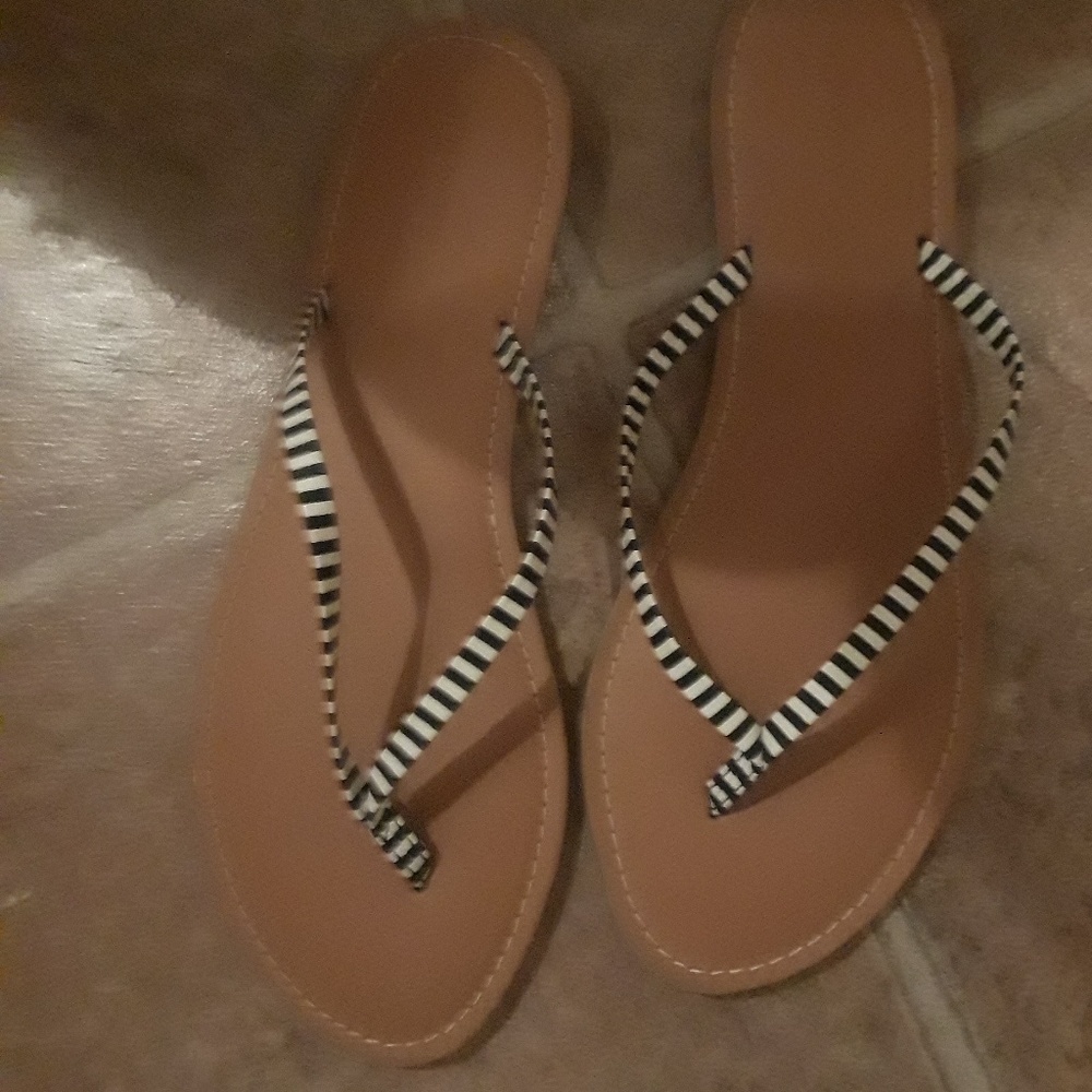 Old Navy brand sandals/flip flops never worn
